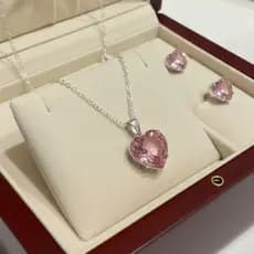 Conjunto de Brinco e Colar Folheado Prata Coração Sofisticado