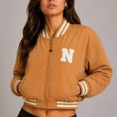 Jaqueta Feminina com bolso e peluciada Casual