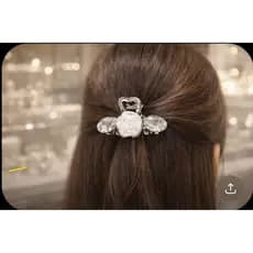 Mini Presilha Luxo com Pérolas e Cristais – Elegante e Delicada
