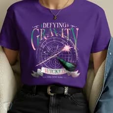 Camiseta Feminina Estampada | Wicked Musical – Pink Goes Good With Green