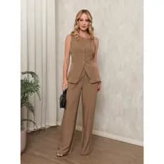 Conjunto Feminino de Trabalho em Alfaiataria Laris Blusa com Botões e Calça Social