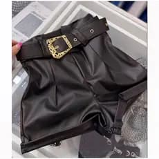 Shorts Feminino Couro Fake Cintura Alta Com Cinto Fivela Preto
