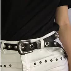 Cinto com ilhòs OF, super na moda!