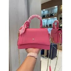 Bolsa Elegante Com Alça Dourada Compacta