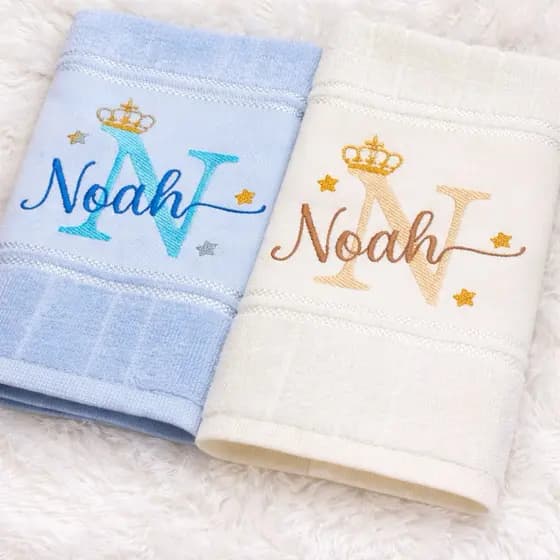 Kit 2 Toalhas Bordadas Personalizadas com Nome.