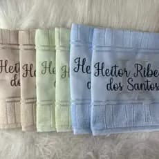 Kit com 30 Toalhas escolar bordada com Nome