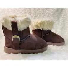 Bota de cano médio com pelo tamanho infantil