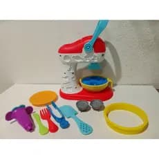 Fábrica de cupcakes da marca play doh com 10 peças. Massinha de modelar.