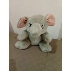 Elefante em pelúcia.