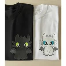 Camiseta Kit Como Treinar Seu Dragão Banguela e Fúria da Luz Conjunto Casal Modelo Combinando Invicto estampa em DTF
