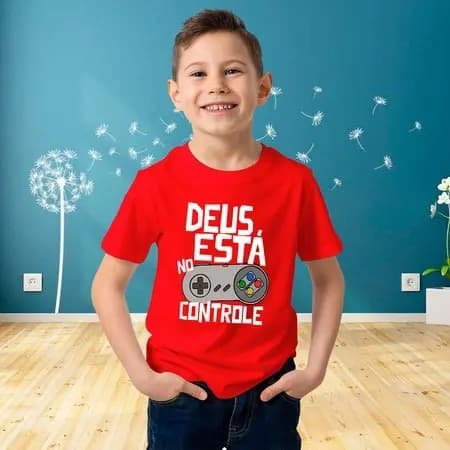 Camiseta Infantil Deus Está No Controle Católica Evangélica Louvor