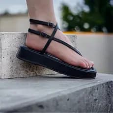 Flat Sandália Feminina Tiras Finas Plataforma TAMANCO DEDO Rasteira Moderna(modelo Priscila)