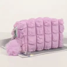 Bolsa Estojo Necessaire de Pelúcia Fofa Com Pompom, Resistente e Prática para Organizar Cosméticos e Itens Pessoais