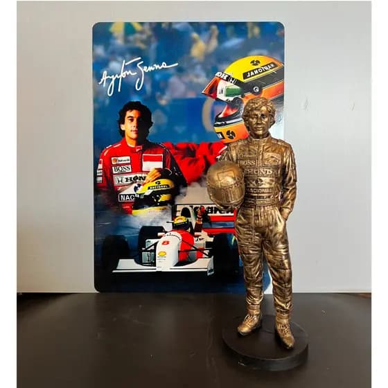Estátua Ayrton Senna Resina 19cm + Placa Decorativa Metal Envio Imediato