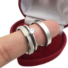 Par De Alianças fina De Namoro compromisso Com Anel SolitárioTradicional Lisa quadrada e diamantada brilho 4mm em aço
