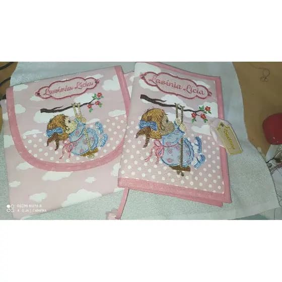kit porta fraldas lenço umedecido e pomada mais capinha de caderneta de vacinas