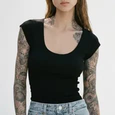 Blusa Feminina Cropped Manga Curta Look Casual Estilosa