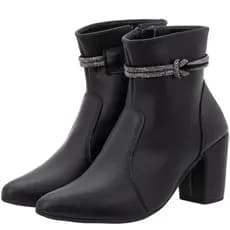 Bota feminina salto grosso com detalhe strass e no