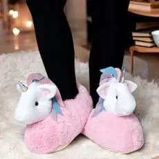 Pantufa Infantil de Pelúcia Modelo Unicórnio Rosa Colorido Solado Antiderrapante Hipoalergênico