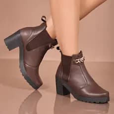 Bota Feminina Coturno Cano Curto Salto Médio Grosso Detalhe Corrente Delicada Moda Olzzy