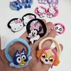 3 Par de Xuxinhas Personagens c/ aplique Emborrachado infantil/ kit Laços de cabelo menina