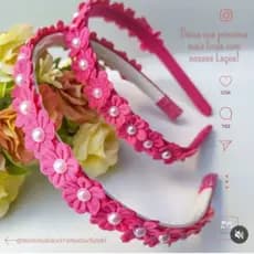 Arquinho/Tiara Dentinho inquebrável Forrada e Decorada Com Florzinhas e meia Pérola