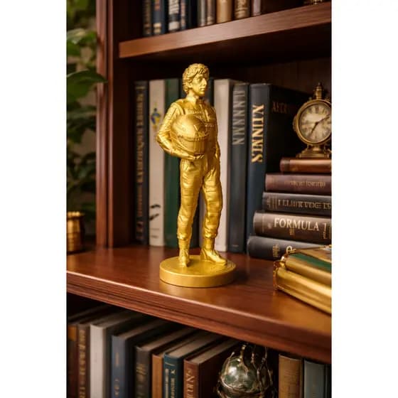 Estátua Decorativa Ayrton Senna Dourada – Peça Premium para Escritório, Estante ou Colecionador F1 - Envio Rápido!