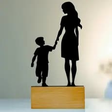 Silhueta, troféu , adorno de mesa - mãe e filho de mãos dadas