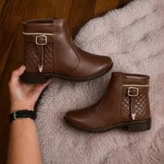 Bota Coturno Feminina Moda Blogueira de Cano Curto Médio Com Zíper Confortavel Botinha Para Outono e Inverno na Promoção