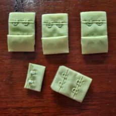 Fecho colchete duplo para langerie.