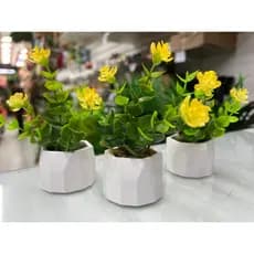Kit com 3 arranjo de  florzinha amarelo no vaso de gesso mini