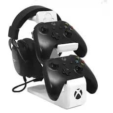 Suporte para dois controles de Xbox e suporte para fone de ouvido