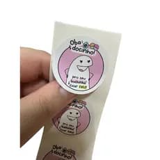 100 Etiquetas Adesiva Escrito (Oba É Docinho Pro seu buchinho ficar Feliz) Flork
