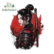 EARLFAMILY 13cm Samurai Feminino Com Sol Vermelho Adesivo De Carro À Prova De Riscos Capacete Da Motocicleta Pára-Brisa