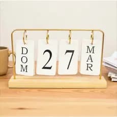 Calendário de Mesa Decorativo com Plaquinhas Preto/Dourado Permanente Escritório