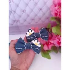 Parzinho infantil de Margarida 🎀 Parzinho  infantil jeans no tema Margaridas 🎀 Parzinho de cabelo infantil Margaridas .