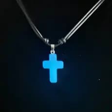 Colar Cruz Neon Brilha no Escuro