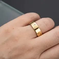 Anel LOVE aço inoxidável 6mm Dourada acabamento premium unissex Não Escurece