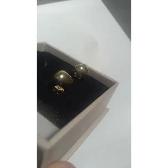 Brinco coração abaloado 10mm, banhado a ouro 18k.