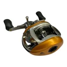 CARRETILHA DE PESCA TACOM ATLAS 200 DOURADA  MANIVELA DIREITA COM FREIO MAGNÉTICO PERFIL BAIXO