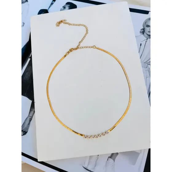 Colares choker folheado a ouro modelo fita com ponto de luz