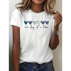Camiseta Feminina em Algodão T-shirt Um dia de cada vez Corações vibrante
