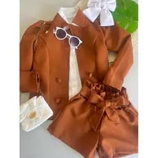 conjunto alfaiataria  blazer e shorte moda infantil  roupa p criança arrumada mini blogueirinha