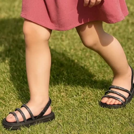 Sandália Infantil Menina Brilho Strass Tratorada Menina Delicada Leve Confortável Moderna Elegância