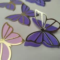 24 Apliques Borboletas Vazada em Lamicote – Fundo Colorido