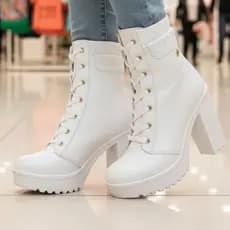 Bota Coturno Feminina Cano Curto Detalhe Matelasse com Salto Alto Grosso!
