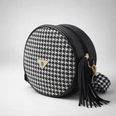 Bolsa Feminina Transversal Redonda Xadrez Premium com Alça Ajustável e Pingente Elegante
