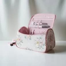 Necessaire de Viagem Feminina Premium – Organizador Multiuso com Alça, Estampa Elegante