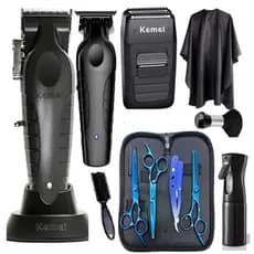 KIT BARBEIRO KEMEI 2296 + KEMEI 2299 + KEMEI 1102+ CAPA CORTE + ESPANADOR + BORRIFADOR + ESCOVINHA + 3 TESOURAS AZUL