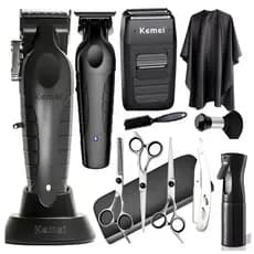 KIT BARBEIRO KEMEI 2296 + KEMEI 2299 + KEMEI 1102+ CAPA CORTE + ESPANADOR + BORRIFADOR + ESCOVINHA + 3 TESOURAS PRATA